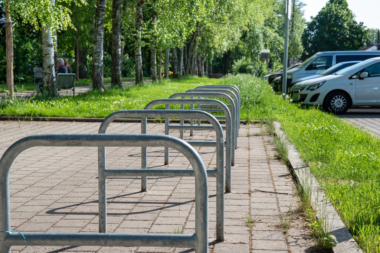Fahrradständer am Gröbenzeller Friedhof