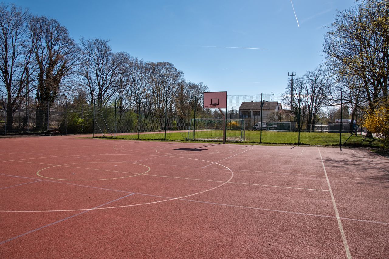 Tartan- und Fußballplatz der Ährenfeldschule