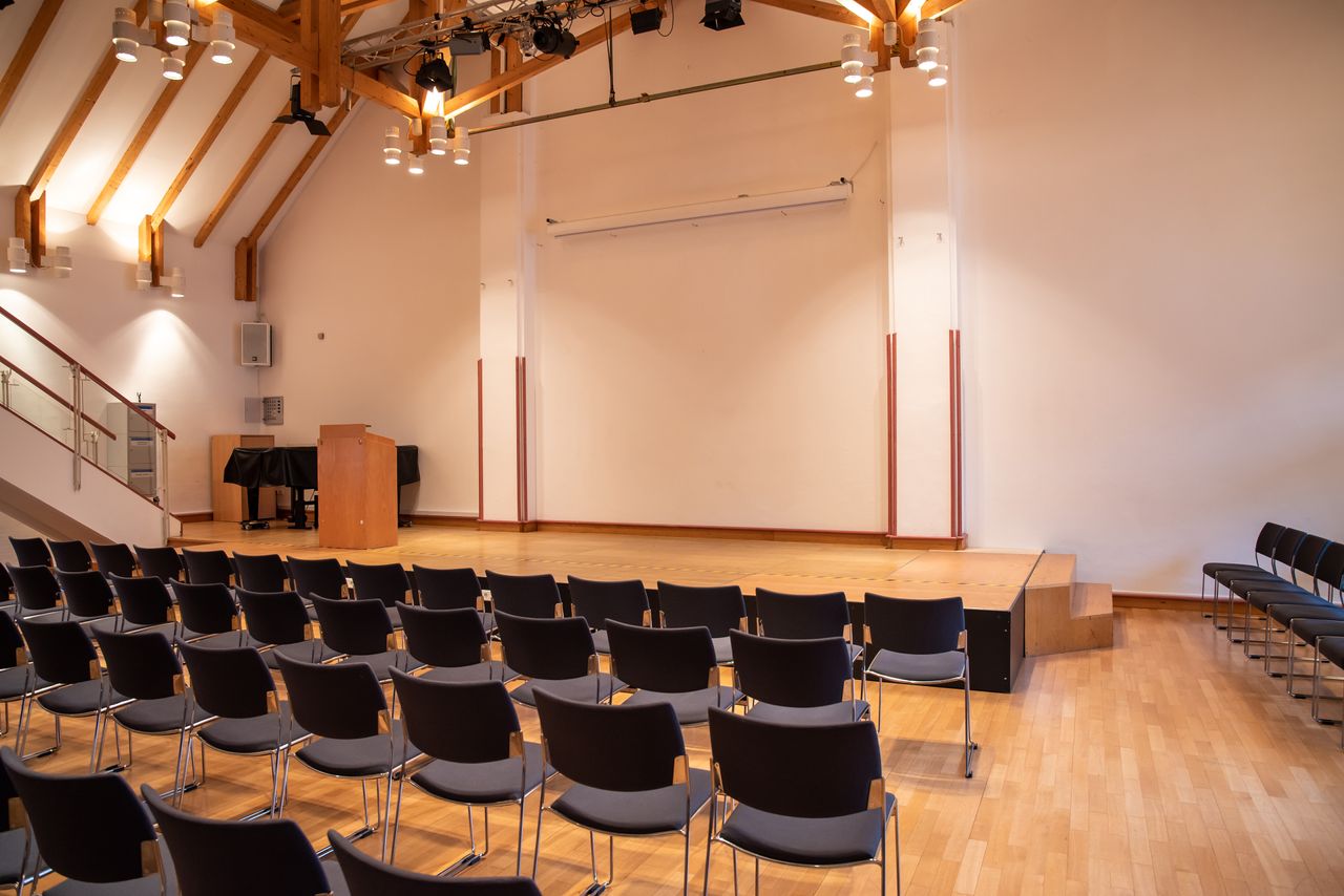 Saal im Bürgerhaus inklusive Bühne