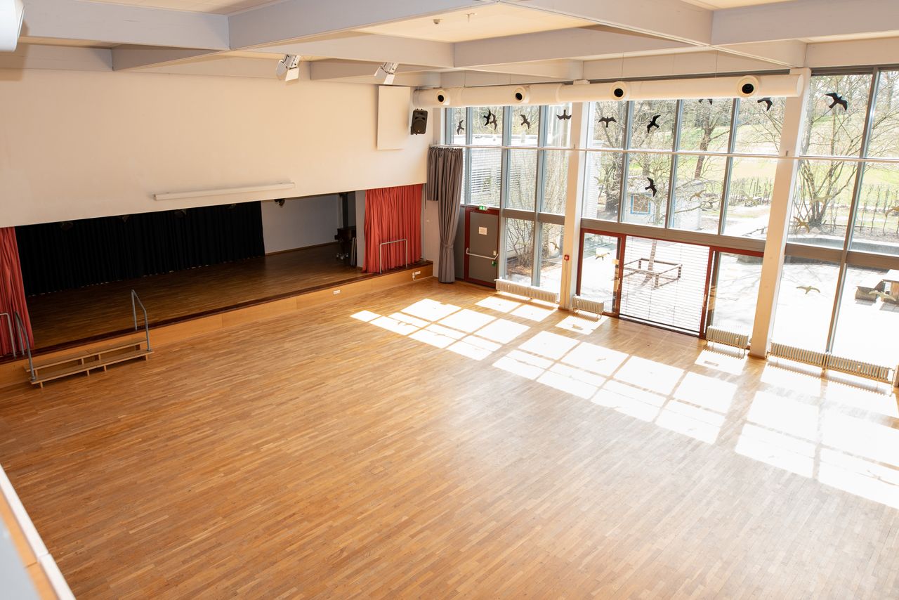 Mehrzwecksaal im Freizeitzentrum von oben fotografiert