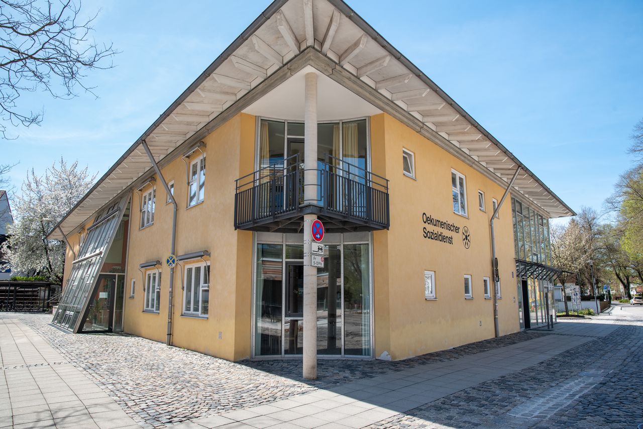 Außenansicht des ökumenischen Sozialdienstgebäudes in Gröbenzell