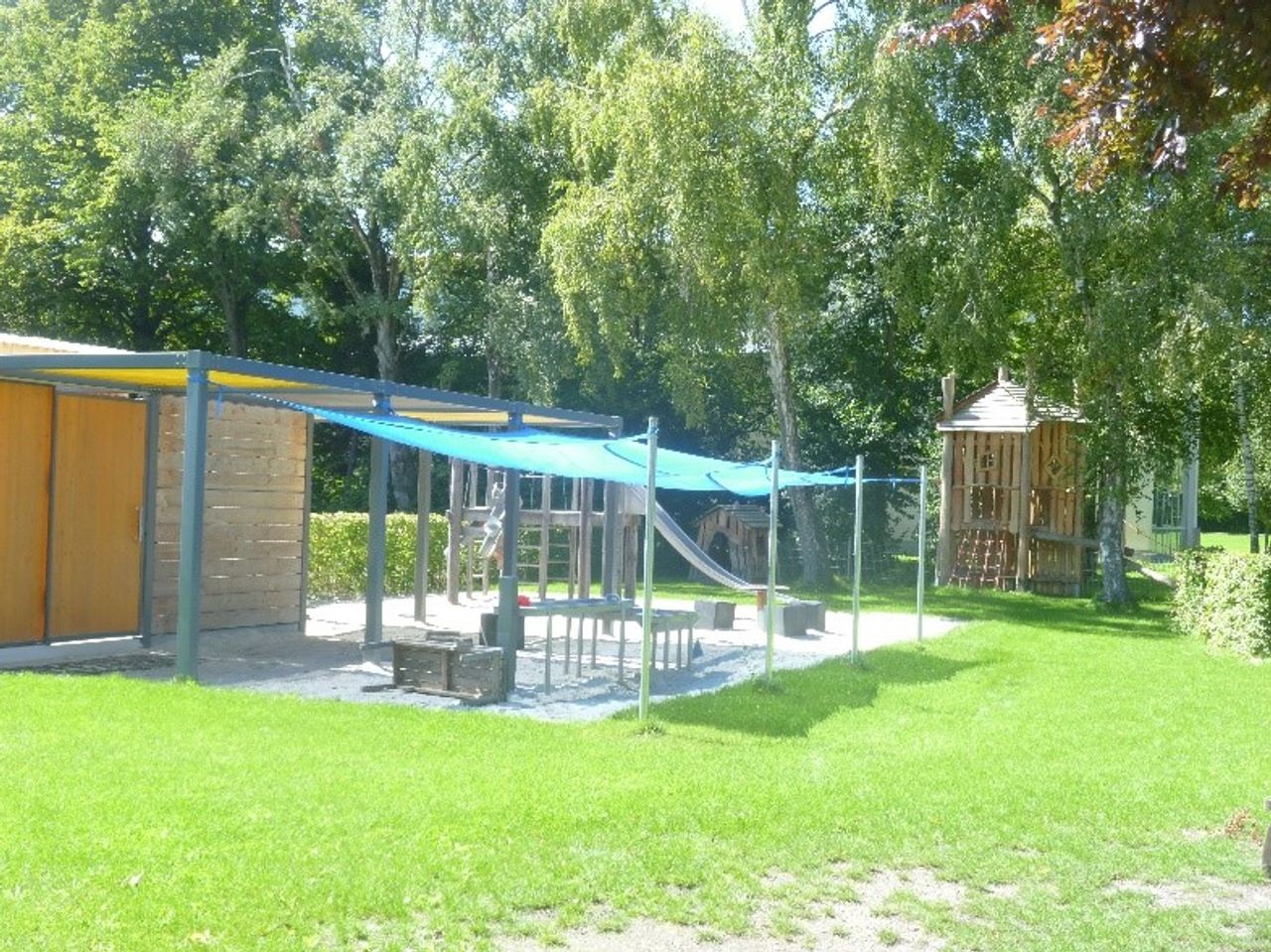 Garten mit Spielplatz