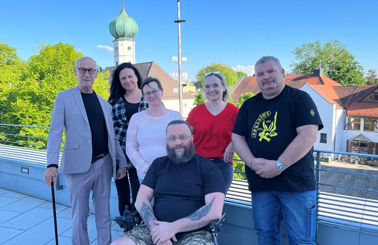 v.l.n.r. Gerhard Beck, Sabine Jordan, Roswitha Jersche, Lucia Engel, Ingo Piga und Michael Karl Hohmann (vorne)