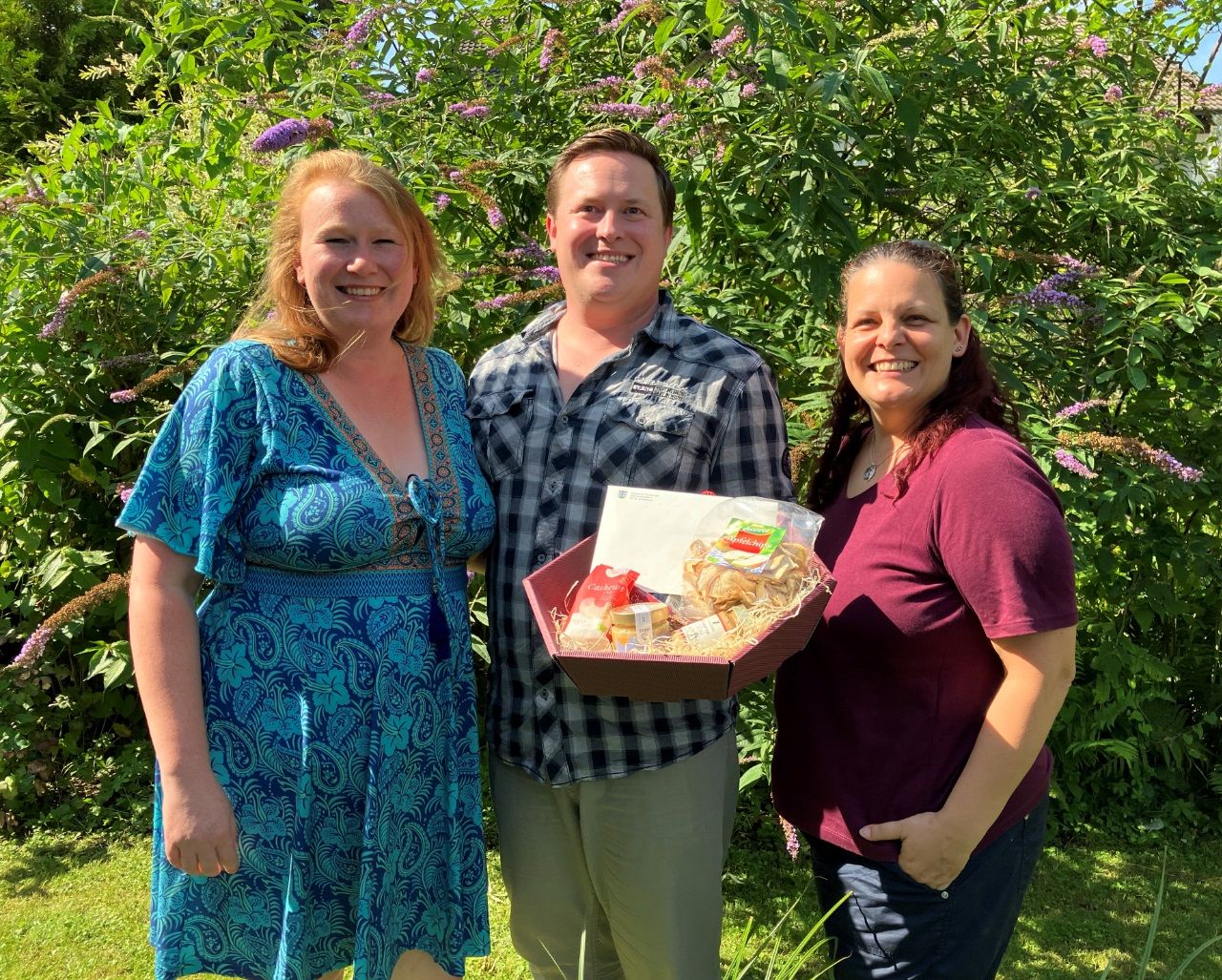 Nette Nachbarn Sabine und Wolfgang Röhler mit Tippgeberin Bettina Groll-Yass
