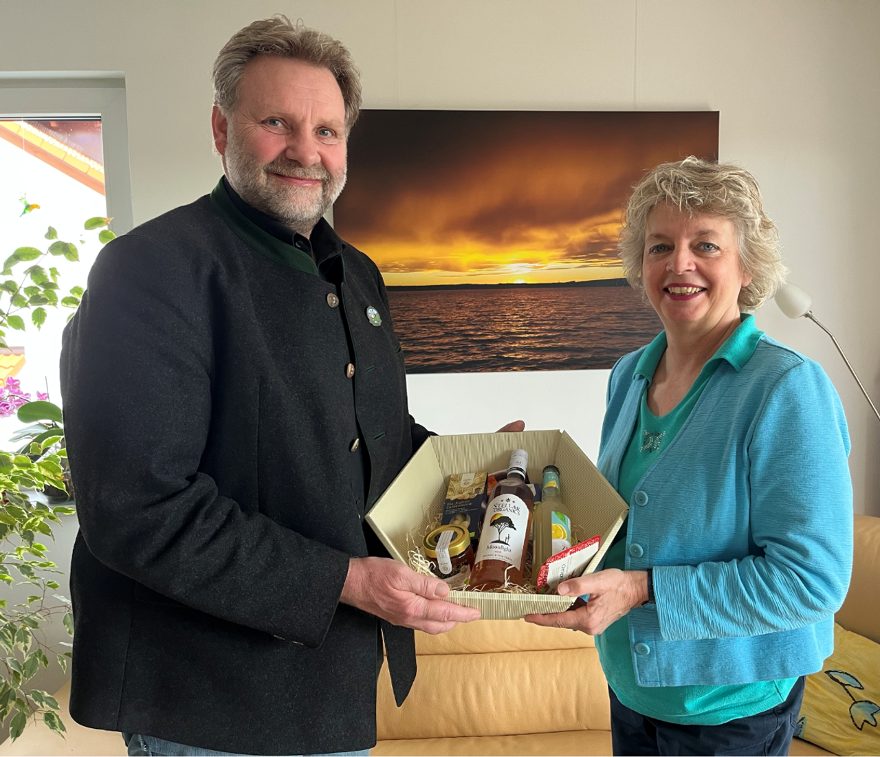 Erster Bürgermeister Martin Schäfer mit der Netten Nachbarin Katinka Marees