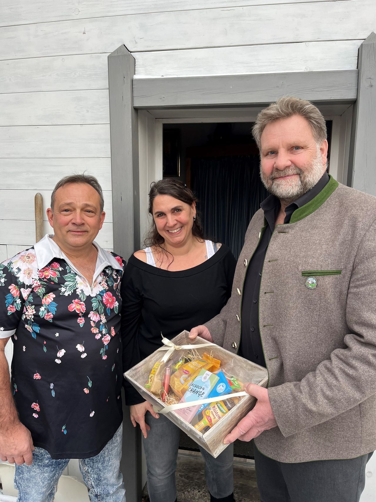 Erster Bürgermeister Martin Schäfer mit Nettem Nachbar Frederic Dagault und Tippgeberin Stefanie Vogel