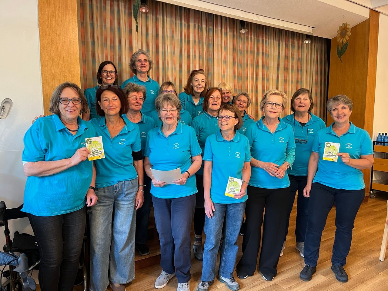 Gruppenbild des Frauenchors bei der Mitsing-Aktion in St. Anton