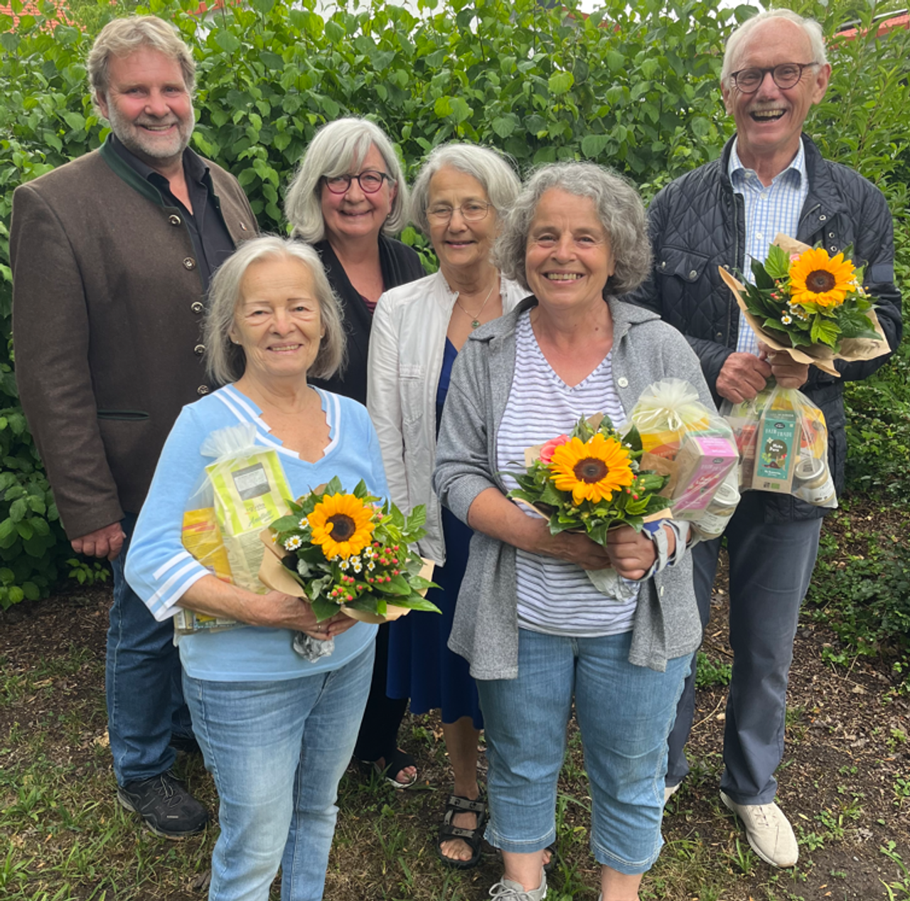 Die Geehrten Vorstandsmitglieder des Vereins Gröbenpark e.V. als Nette Nachbarn mit den Tippgebern zusammen auf einem Bild.