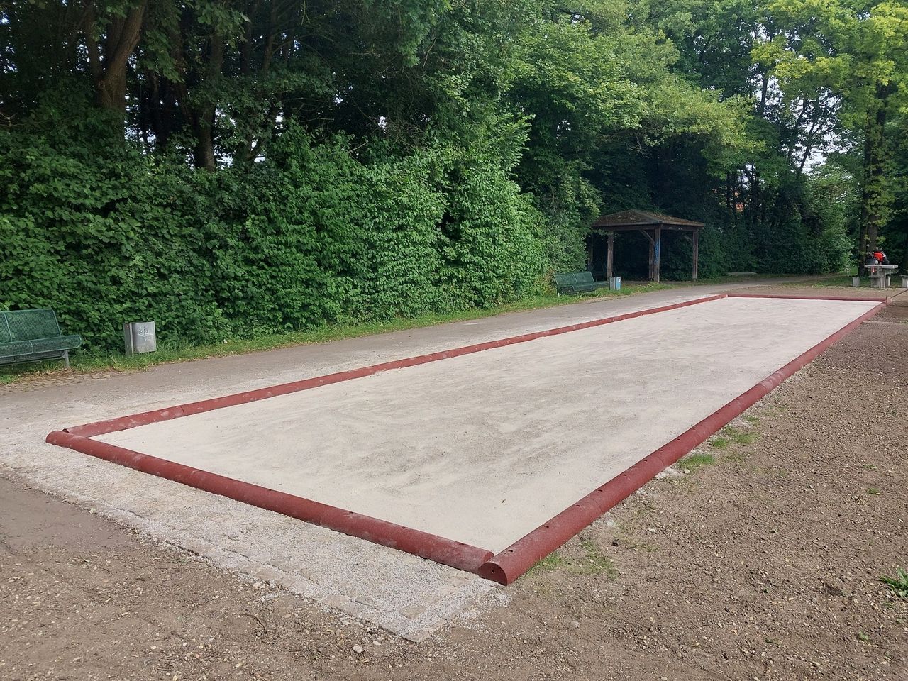 Nahaufnahme der Bocciabahn im Bürgerpark