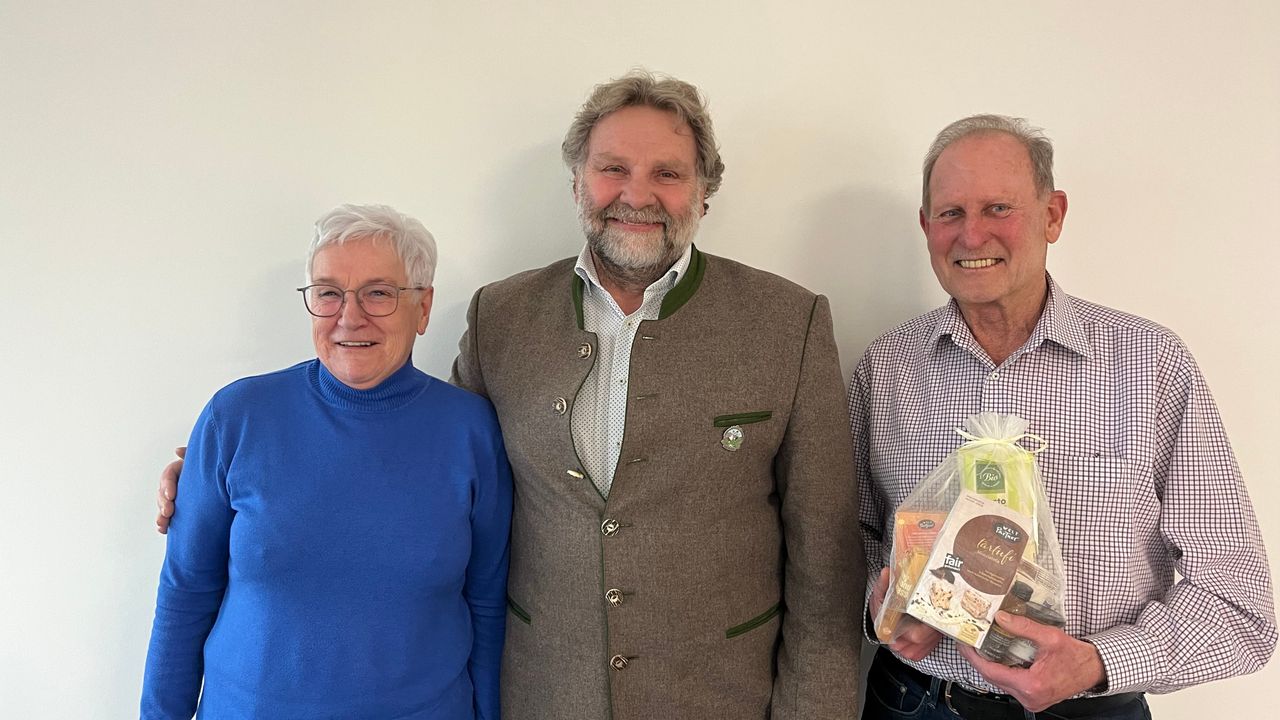 Nette Nachbarn zusammen mit dem Ersten Bürgermeister