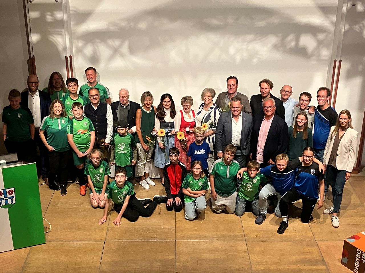 Gruppenfoto aller Geehrten und Laudatoren