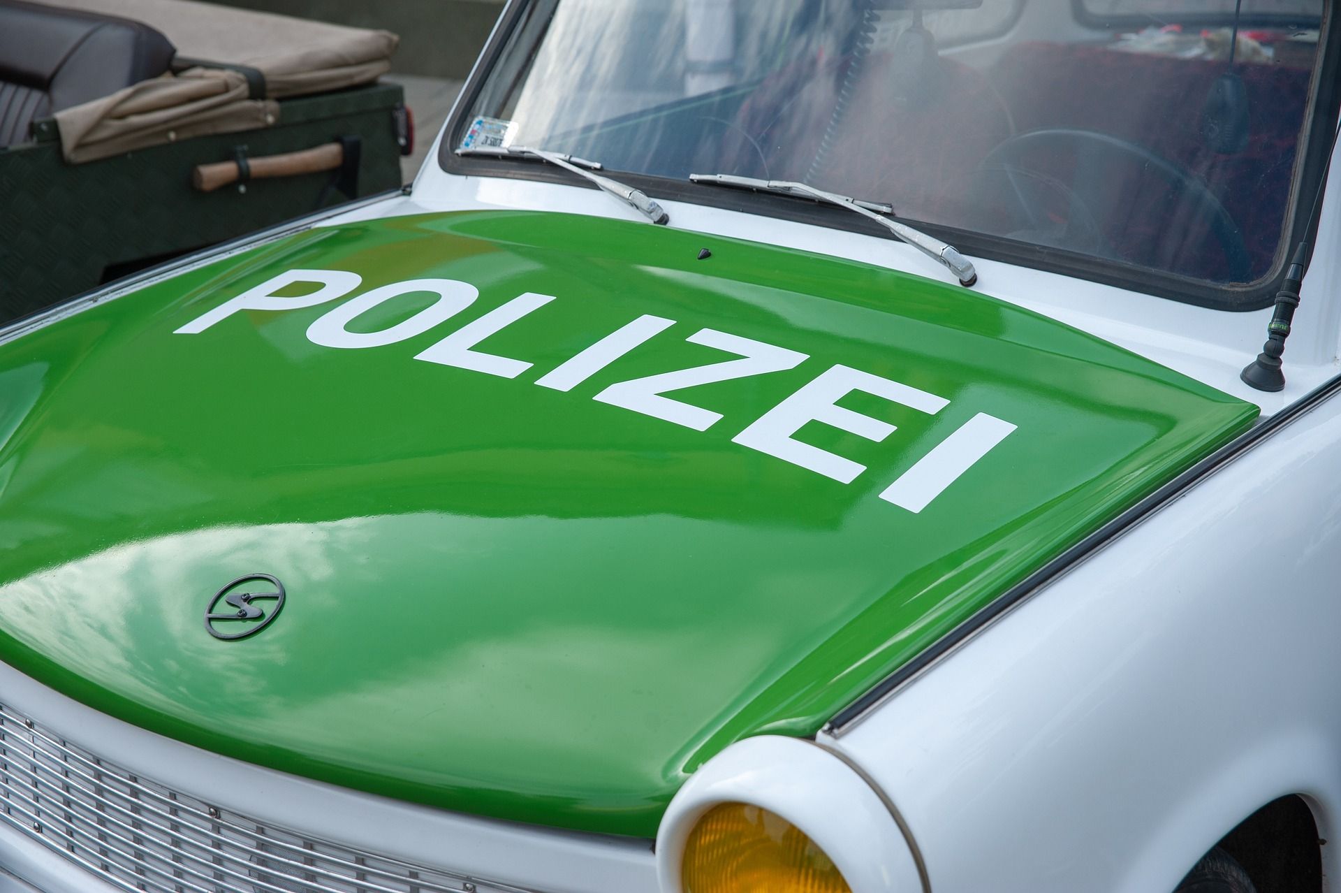 Spannender als die Polizei erlaubt (Kinderprogramm Impuls) Altes Polizei Auto