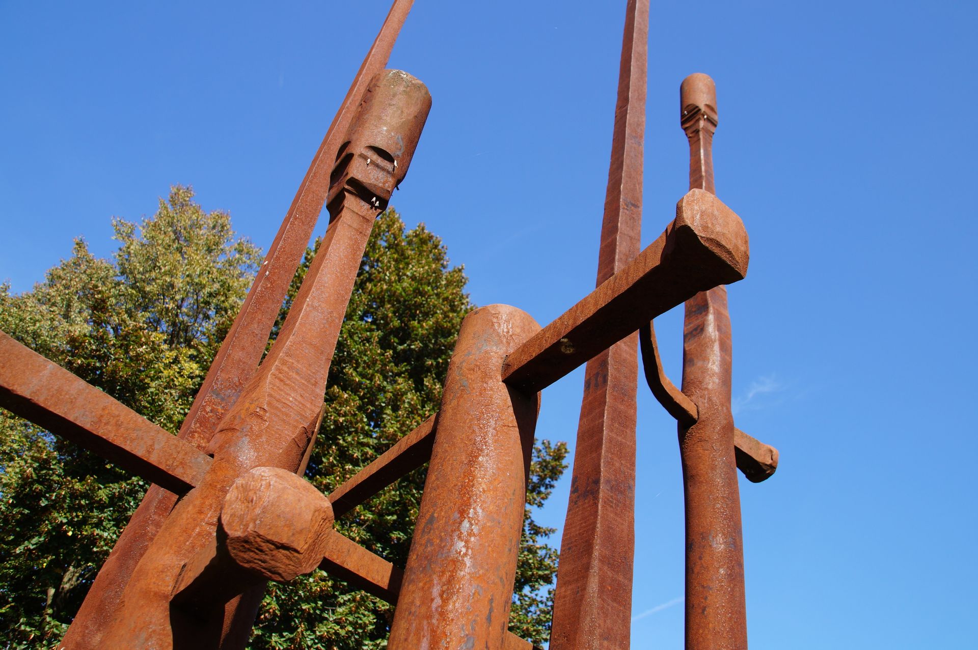 Mahnmal vor der Gröbenzeller Post