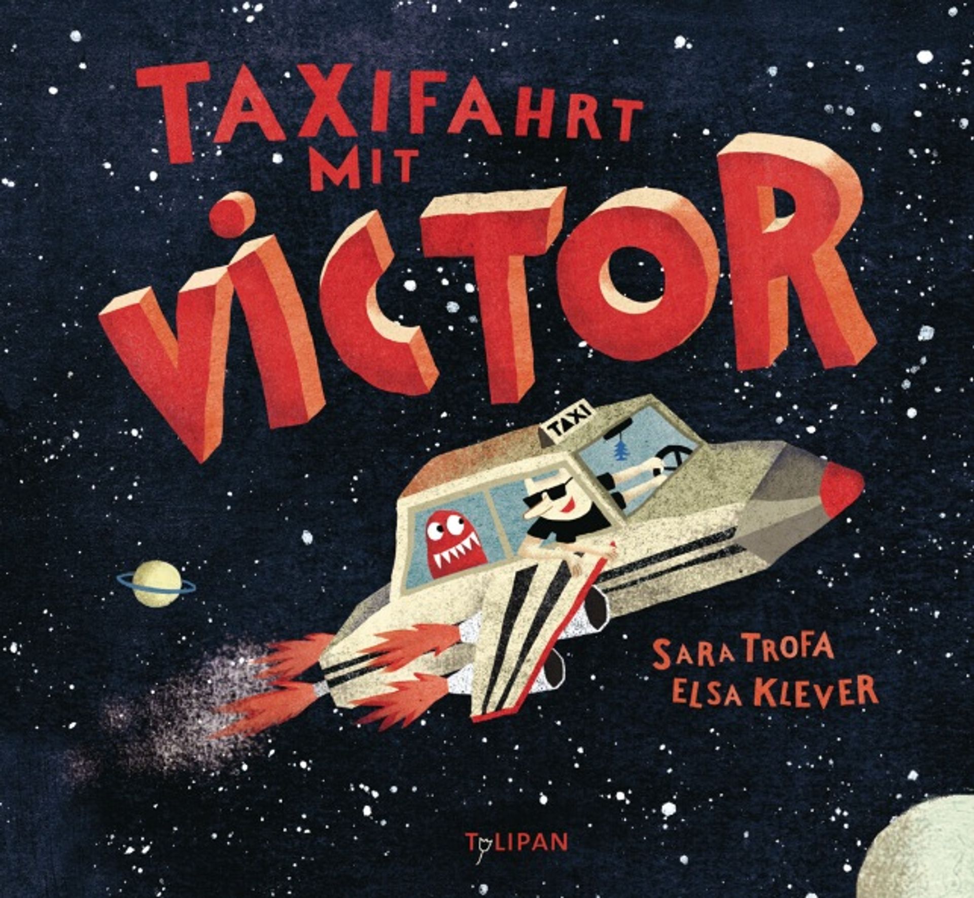 Bilderbuchkino: Taxifahrt mit Viktor Ein Taxi mit Düsenantrieb fliegt im Weltall. Im Hintergrund der Saturn. Am Steuer sitzt ein Mann mit schwarzem T-Shirt und schwarzer Brille, auf dem Rücksitz ein rotes Monster mit spitzen Zähnen.