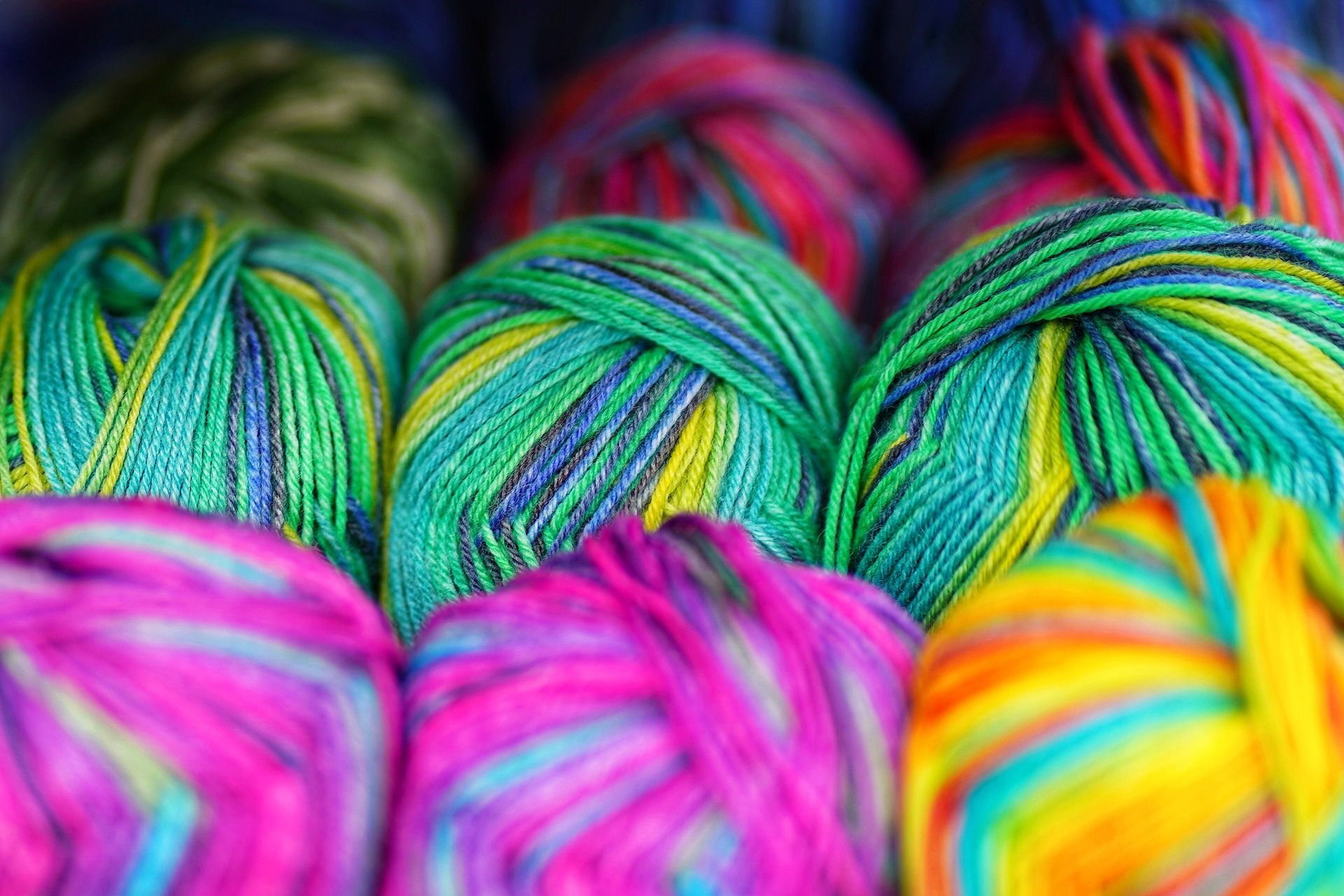 Der Winter wird bunt – JBS Impuls mit neuem Kinderprogramm Bunte Wolle