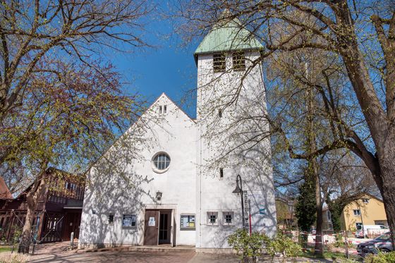 Gesamtansicht der Evangelisch-Lutherische Zachäusgemeinde in Gröbenzell