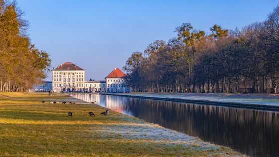 Frontansicht Schloss Nymphenburg und Gartenanlage