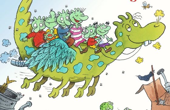 Die Olchi-Familie flieg auf einem grünen Drachen über die Müllhalde.