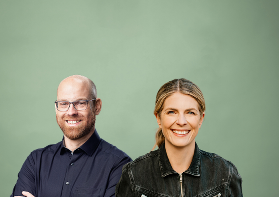 Dr. Daniel Holmer (links im Bild) und Landratskandidatin Ronja von Wurmb-Seibel (rechts) auf grünem Hintergrund.
