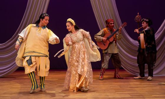 Szenenbild aus der Aschenputtel-Inszenierung der Compagnie Orval