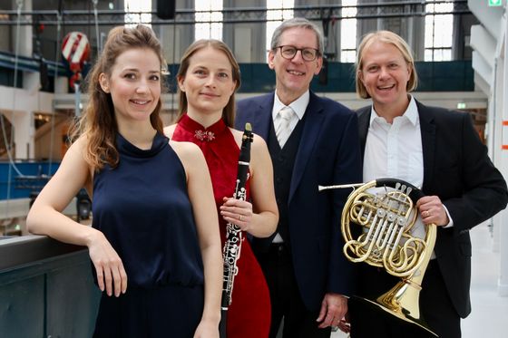 Vier Musiker von links nach rechts: Sopranistin Elbert, Klarinettisten Müller, Pianist Schwinghammer und Hornist Müller